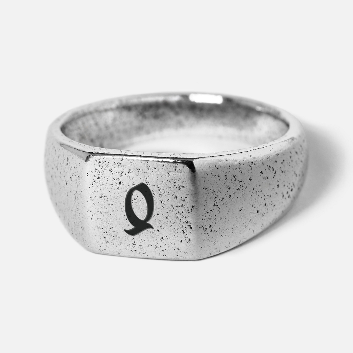 INITIAL MONUMENT RING