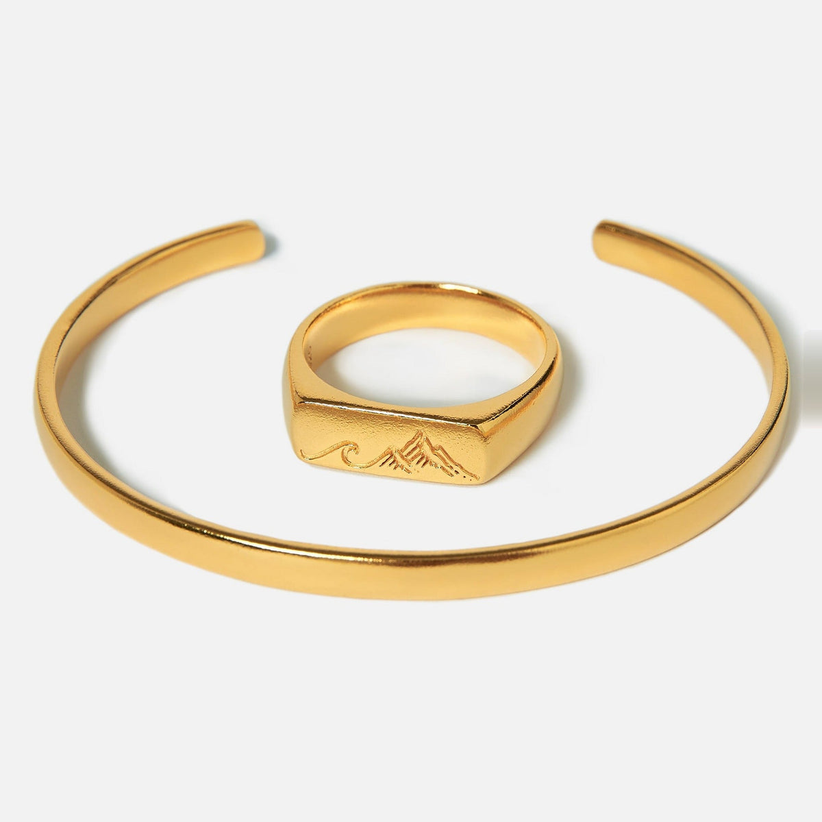 Billie Jo's Drifter and Union gold jewellery set, featuring the 18k gold vermeil Union cuff and the Drifter signet ring with a detailed mountain and wave engraving. A modern men's jewellery set from our Gold Coast studio.