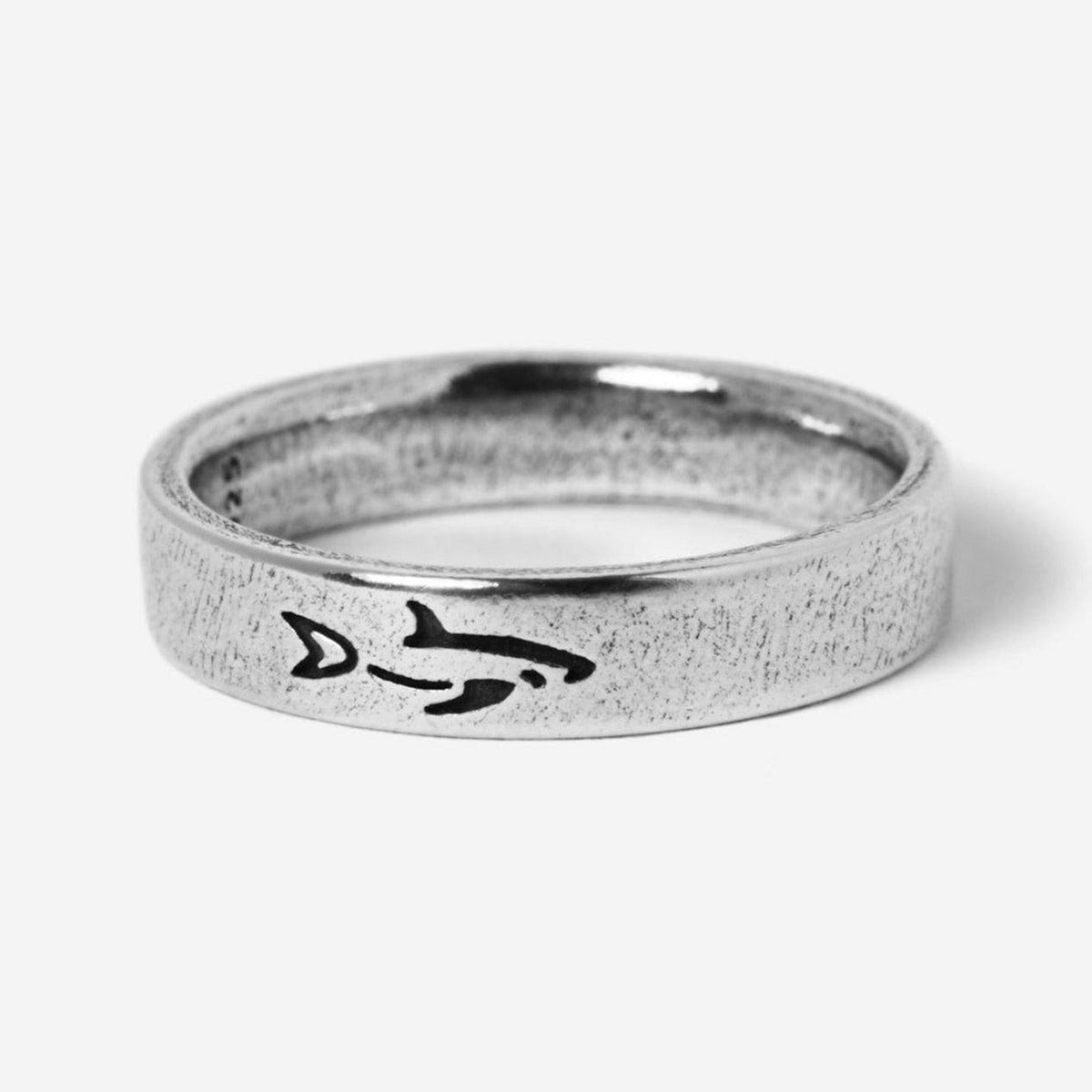 Bold Billie Jo ring design inspired by oceanic elements – Shark 45.