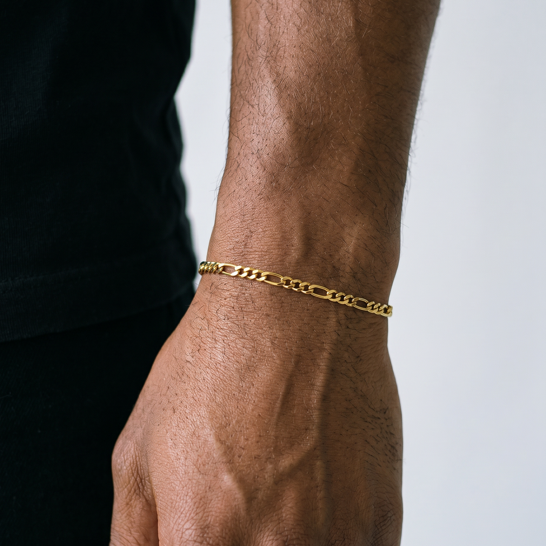 A close up of a stainless steel men's gold chain bracelet from Australian jewellery brand Billie Jo, worn against skin showing waterproof everyday style.